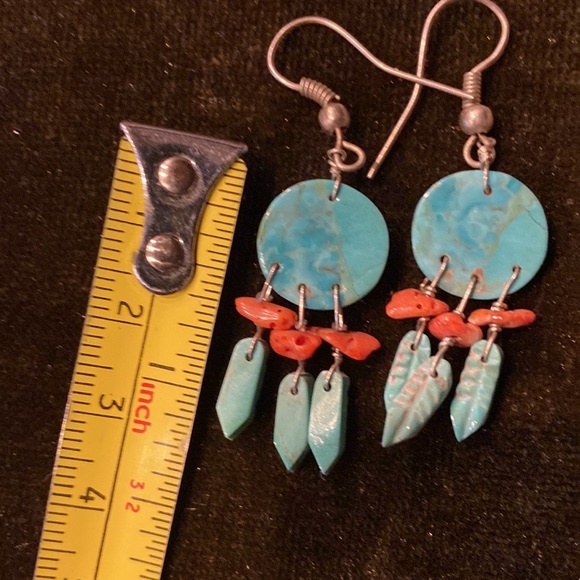 Santa Domingo turquoise and chip coral carved drum & feather earrings - Picture 6 of 6